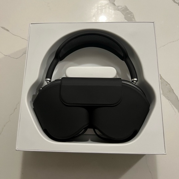 AirPod Max - Picture 2 of 4